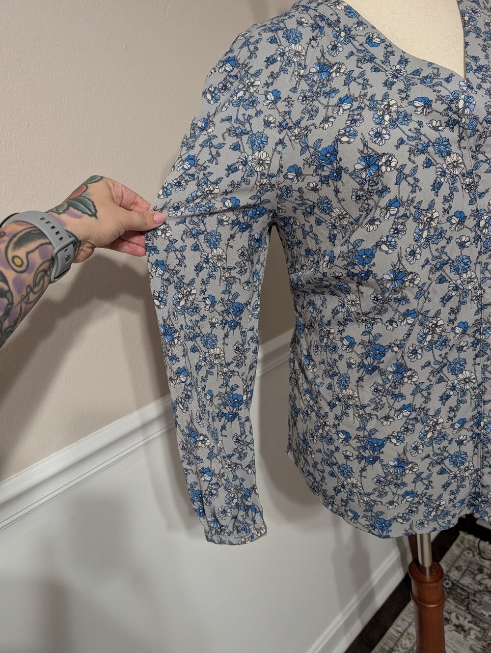 Chase Bank Lands End Apparel Floral Blouse - Picture 3 of 7